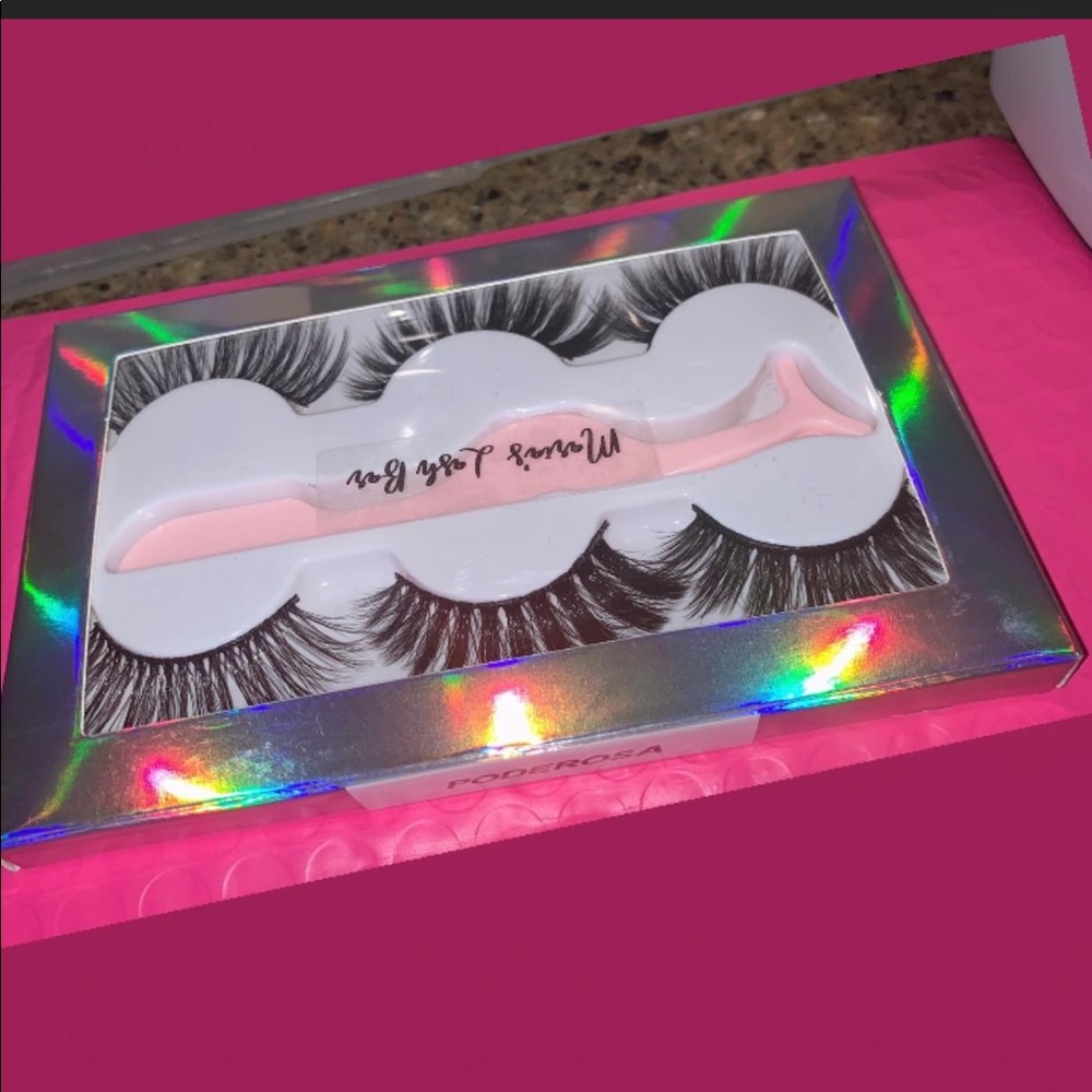 Eyelashes for sale - Picture 2 of 3